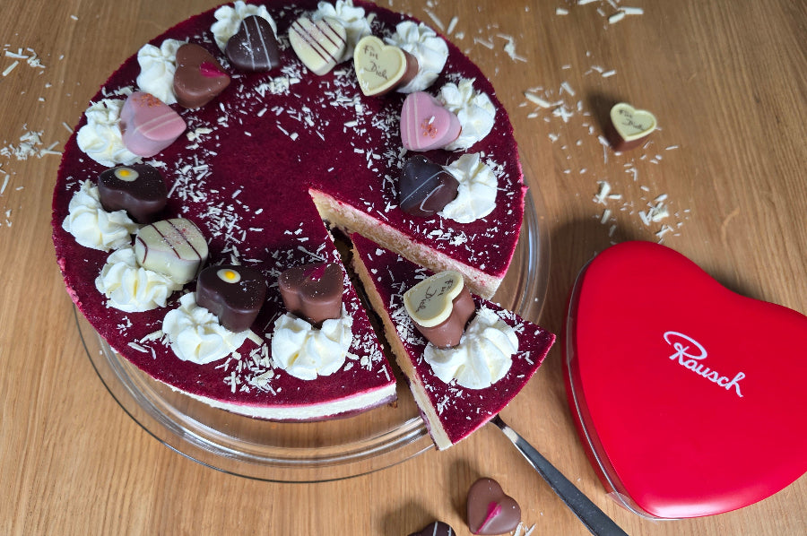 Kirschtorte mit Herzpralinen