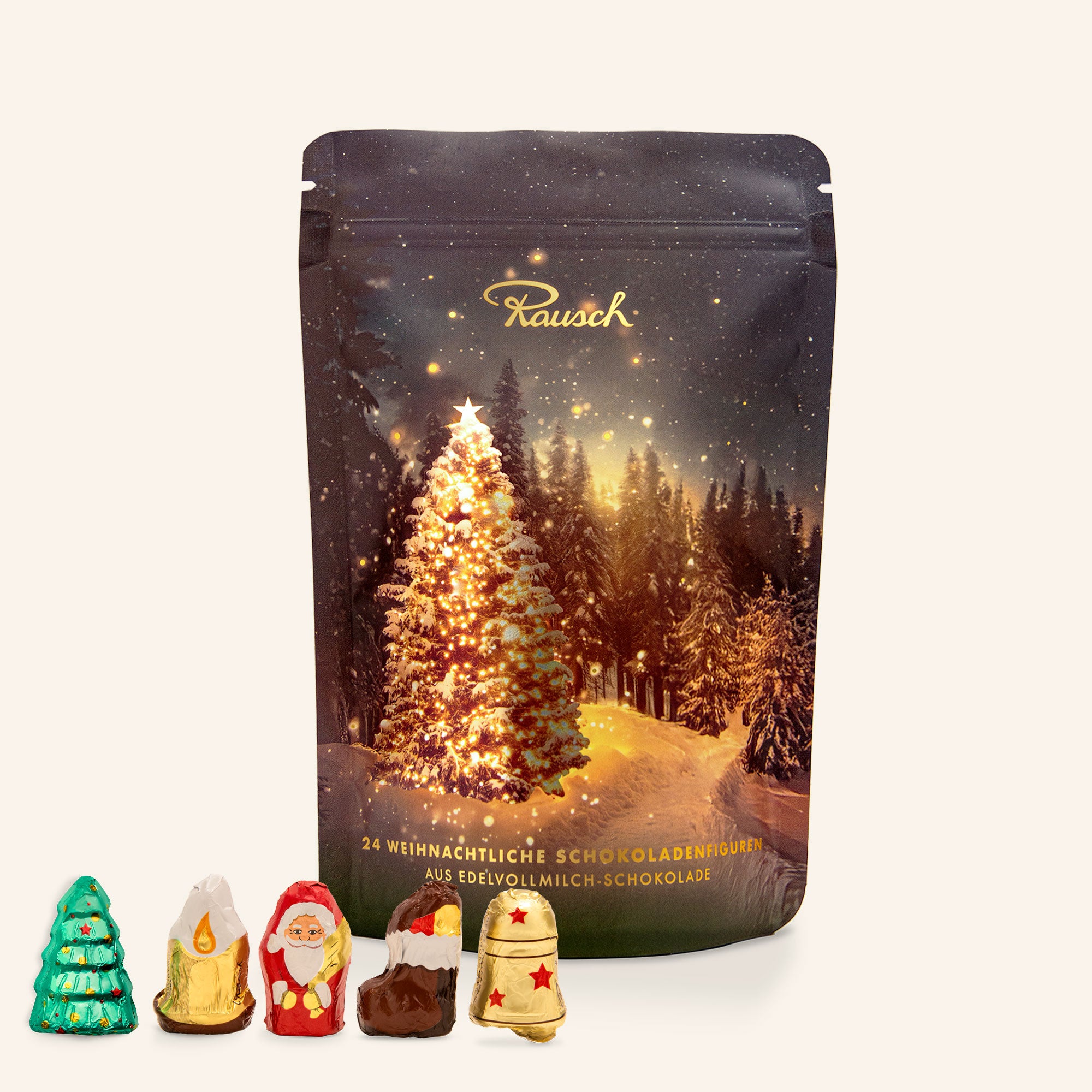 Weihnachtlich gestalteter Beutel mit schokoladigen Weihnachtsfiguren