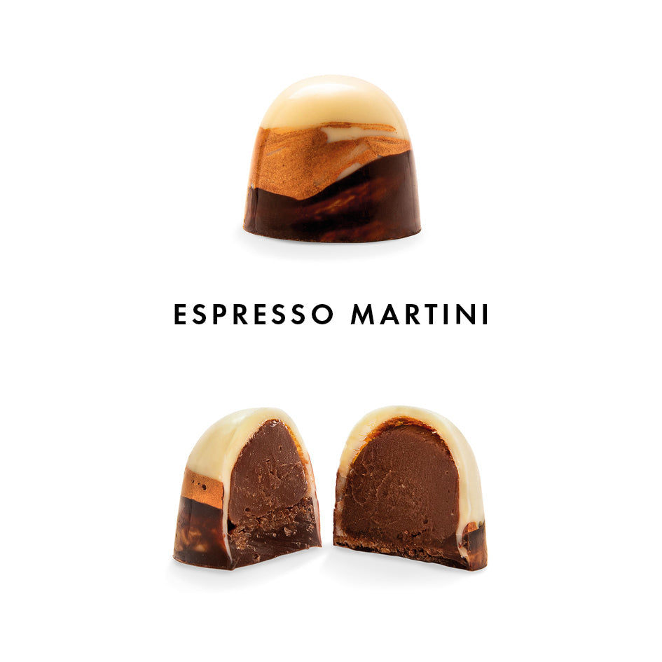 Handwerkliche Espresso Martini Praline mit Schichten aus weißer und dunkler Schokolade, halbrund. - Rausch