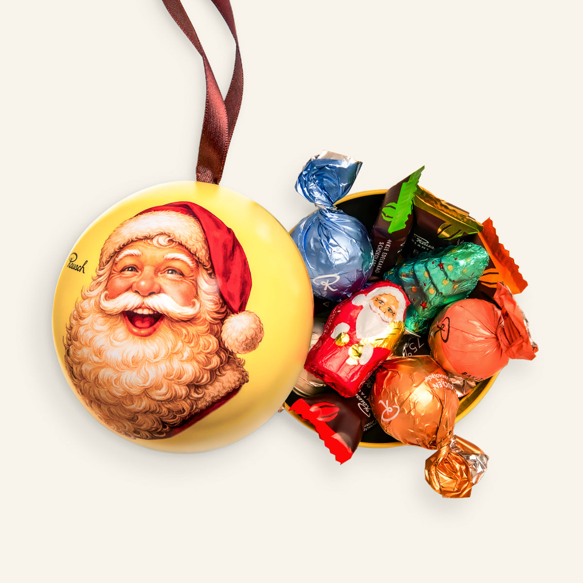 Weihnachtskugel mit Pralinen und Minis